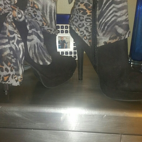 Black high heel booties - Picture 4 of 4